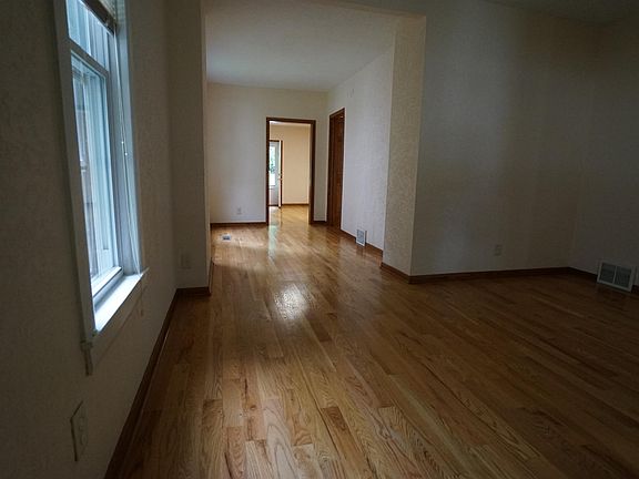 LIVING ROOM DINING AREA
