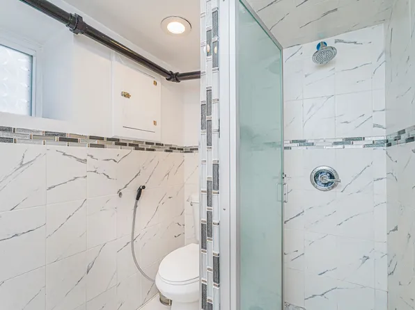 617 East 52nd Street image 17 of 22