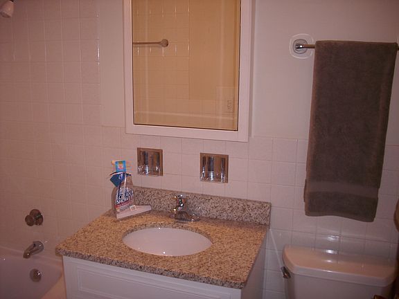 5th image of 943 Pleasant St APT 3A