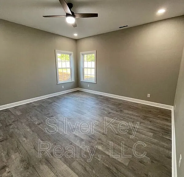 402 Ingleside Ave — Photo 16