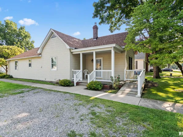 131 W Conrey St, Williamsville, IL 62693