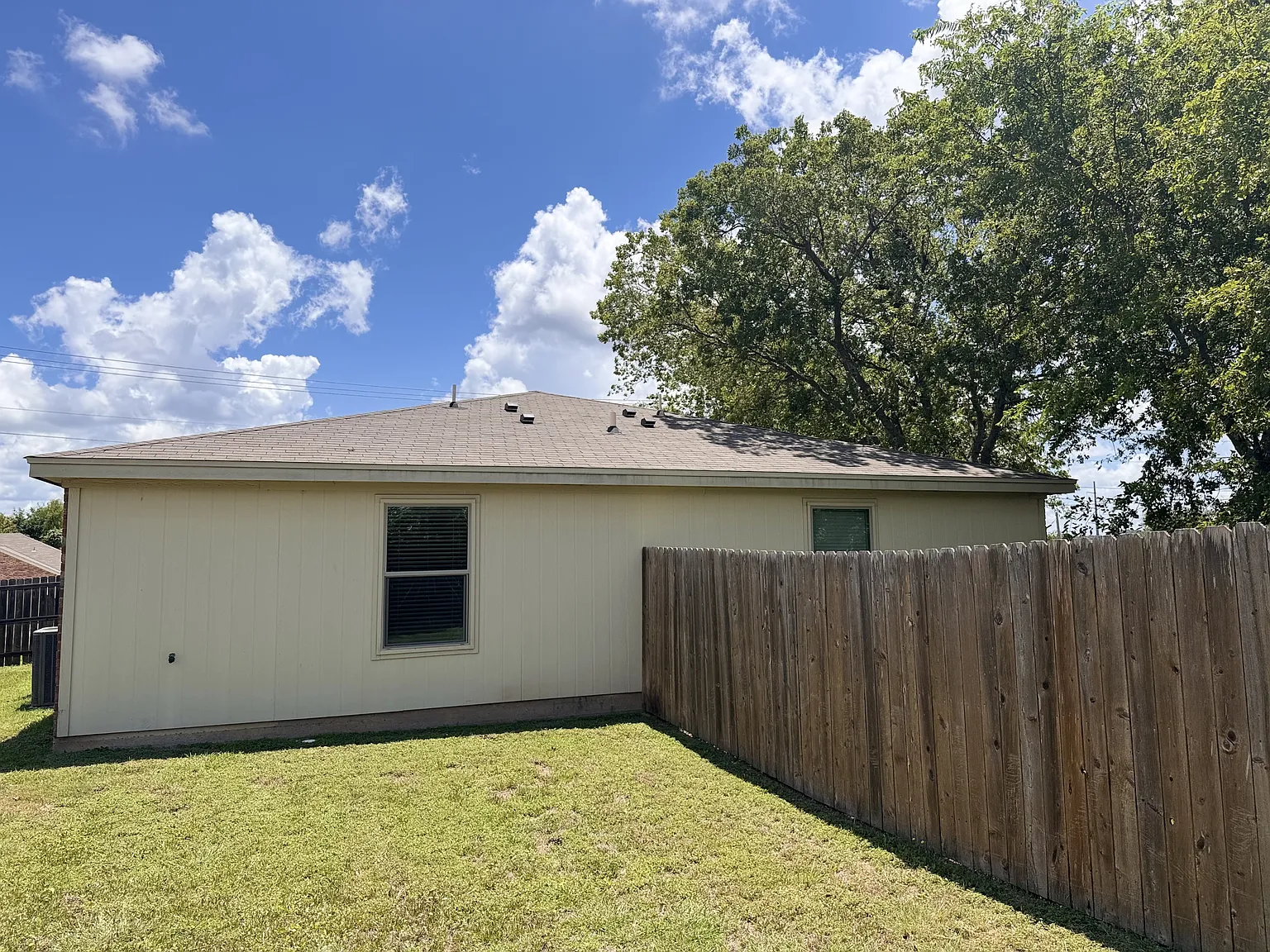 2204 Indian Trail - B — Photo 2