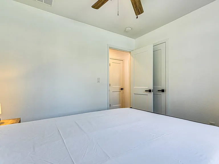121 E Lloyd St — Photo 6