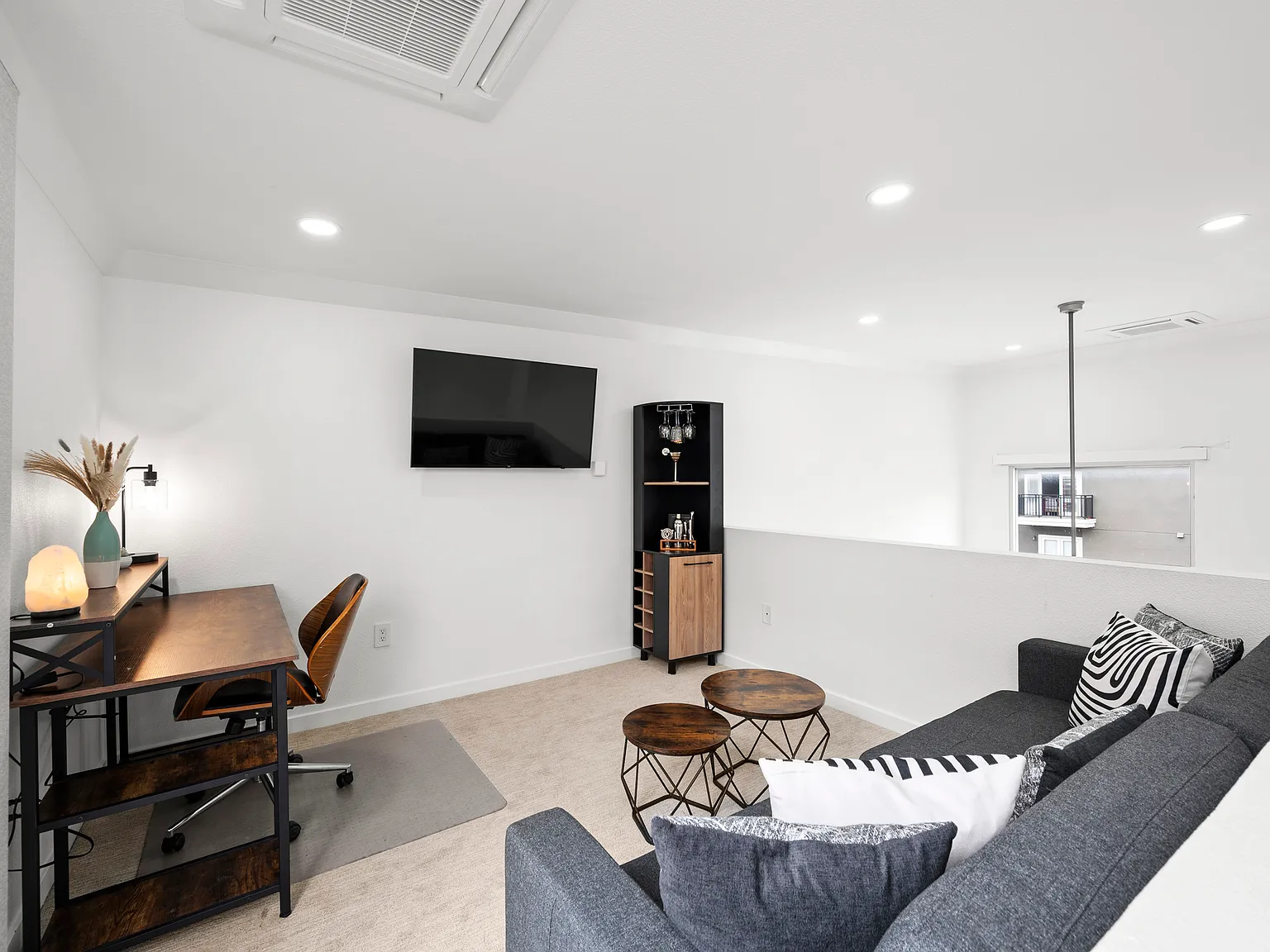 2 bed, 1053 sqft, $5,800 — Photo 4