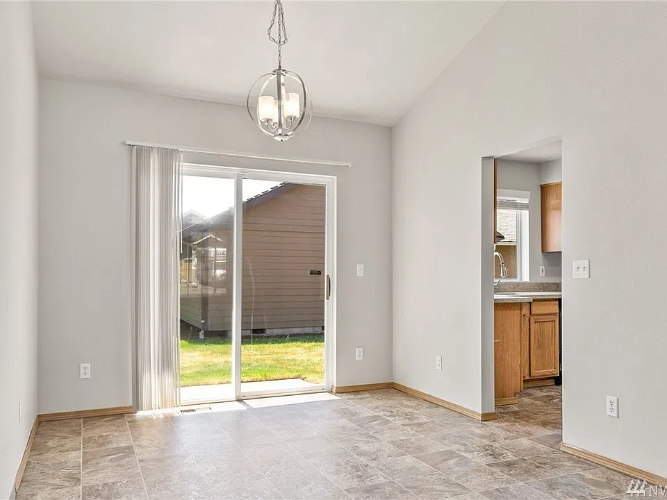 Conveniently located off the kitchen and living room, the gracious dining nook caters to both formal and informal dining. 