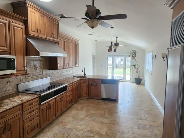1524 Express Dr S
