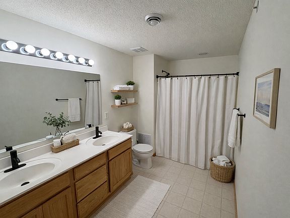 5th image of 1102 Bergmann Dr