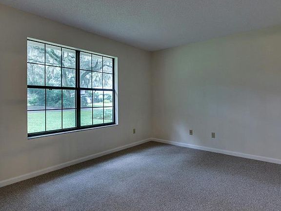 3rd image of 859 Fountain Dr