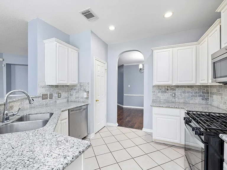 15823 Stiller Park Dr — Photo 13
