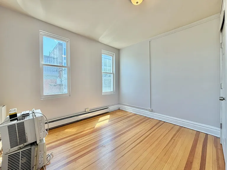 409 Monmouth St #3 — Photo 7