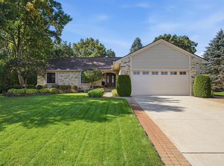 29369 Hampton Ct, New Hudson, MI 48165
