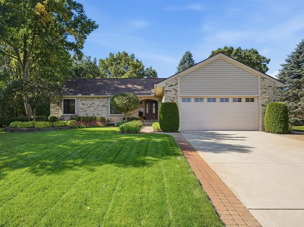 29369 Hampton Ct, New Hudson, MI 48165