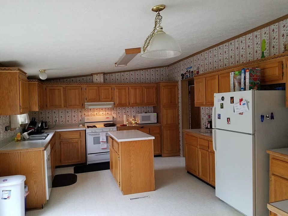 2nd image of 18400 White Pine Rd