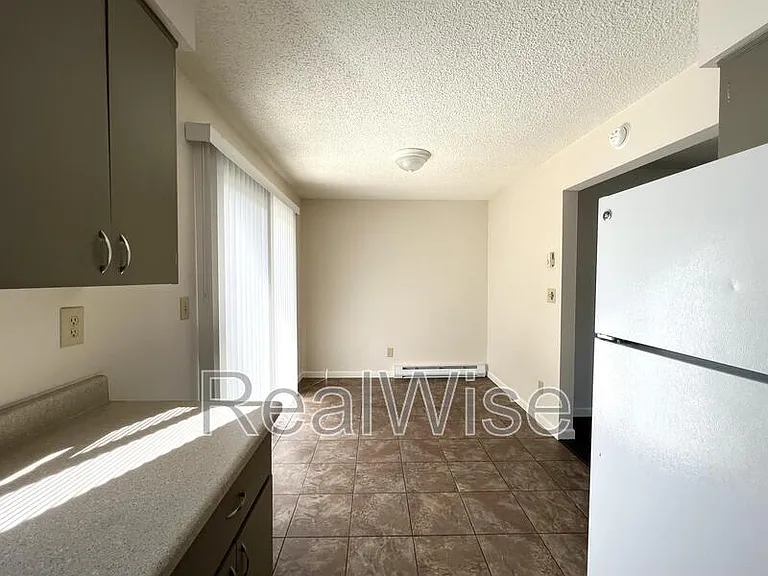 213 NE 7th St — Photo 13