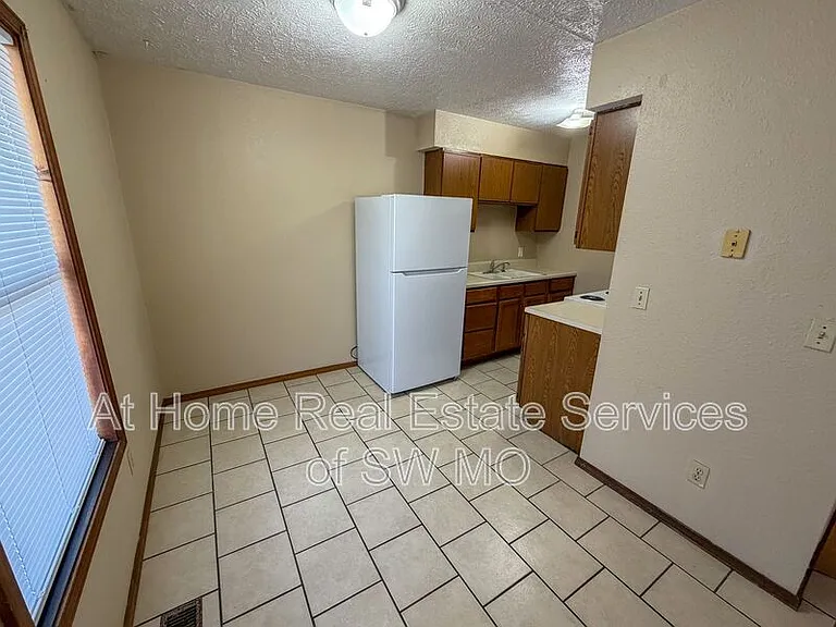 750 S Campbell Ave #750-B — Photo 3