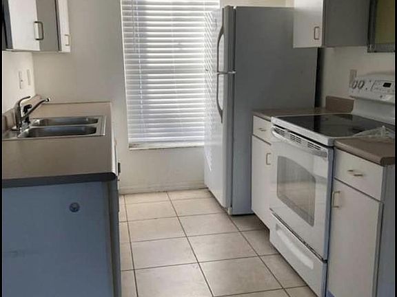 3rd image of 3241 Courtney Dr