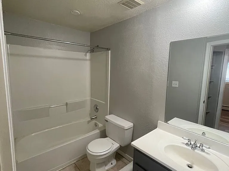 Ivywild Flats — Photo 12