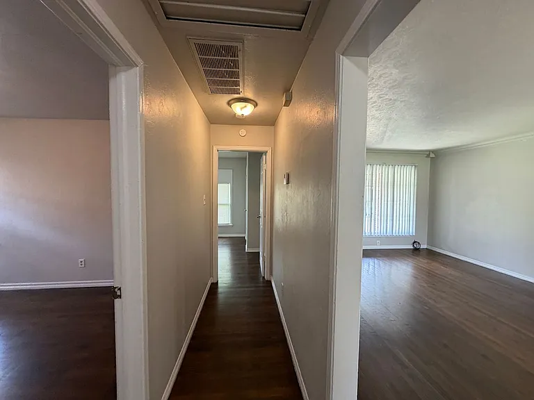 221 E Kerr Dr — Photo 11