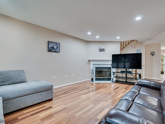 5th image of 47 Sapphire Ln