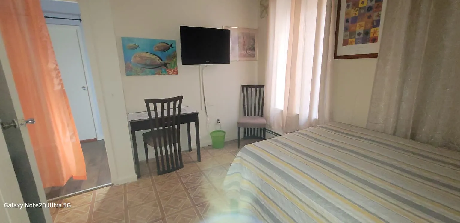 3 bed, 600 sqft, $1,200 — Photo 2