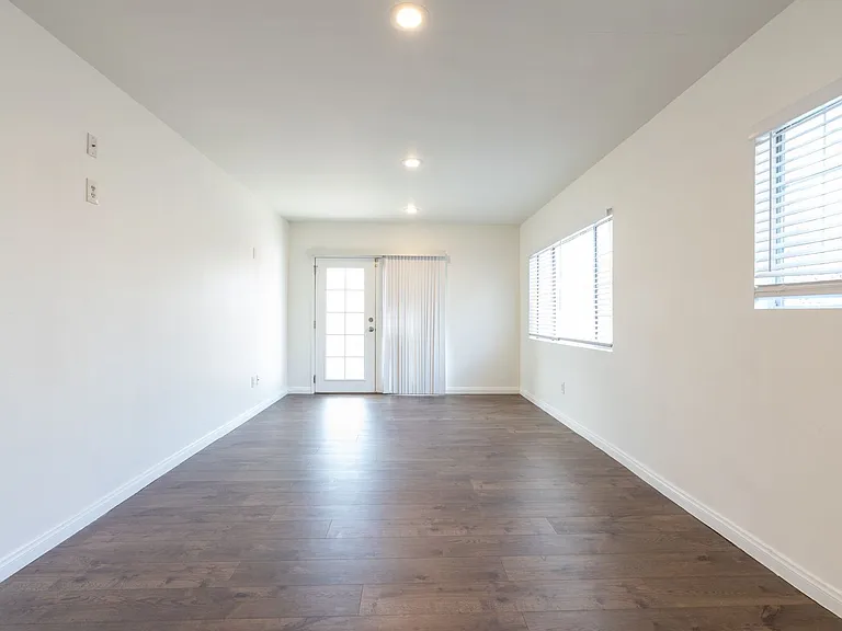 2540 Hudspeth St — Photo 15