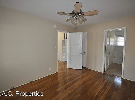 3rd image of 14233 Victory Blvd