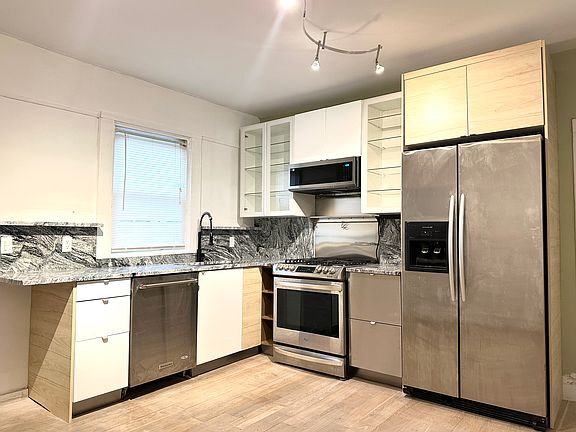 2nd image of 137 Sutton St #1
