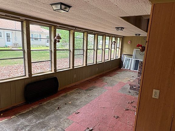 4th image of 75 Hillside Rd