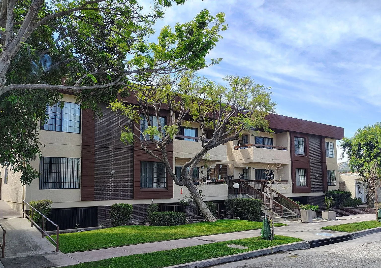 320 W. Maple St. — Photo 2