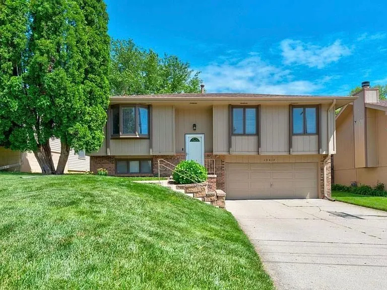 10412 Crown Point Ave — Photo 2