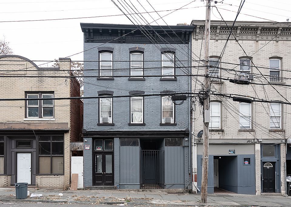1st image of 82 William St