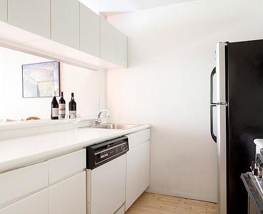 3rd image of 250 W 90th St APT 4I