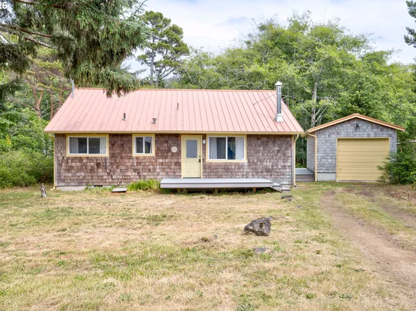 8845 Central Ct, Rockaway Beach, OR 97136