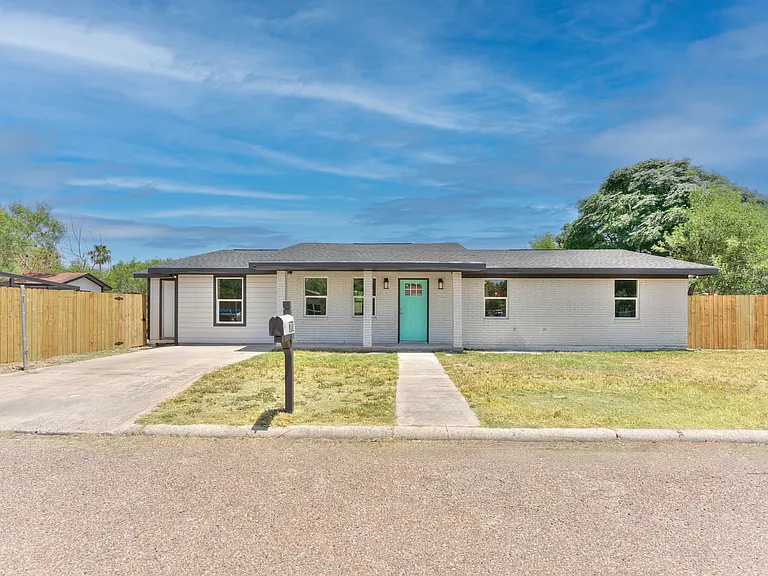 701 W Chavez St — Photo 1