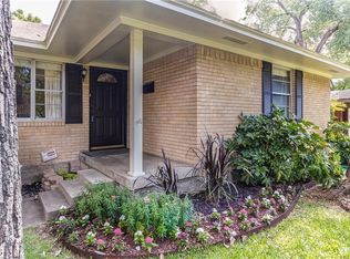 932 Peavy Rd, Dallas, TX 75218