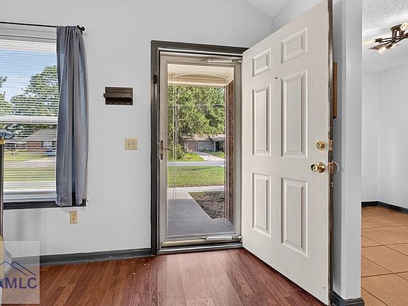 5th image of 112 NE Shayna Dr