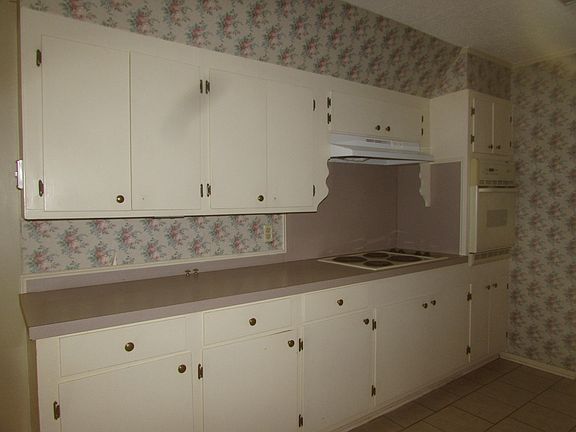 5th image of 1011 Pinehurst Dr
