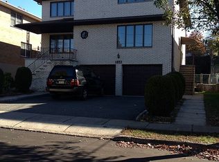 546 Hillside St, Ridgefield, NJ 07657