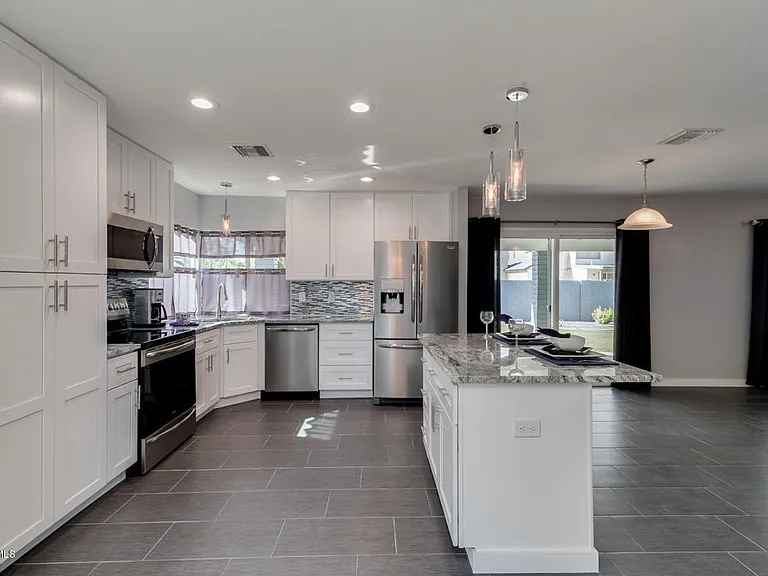 1115 W Barrow Dr — Photo 19