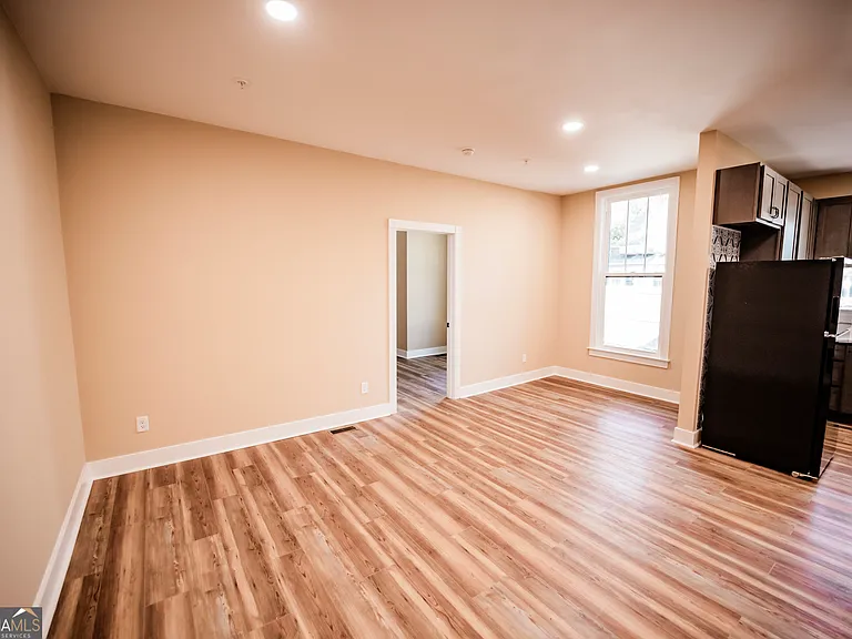 210 8th St W #1 — Photo 4