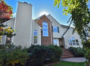 4 Cliffside Way, Andover, NJ 07821