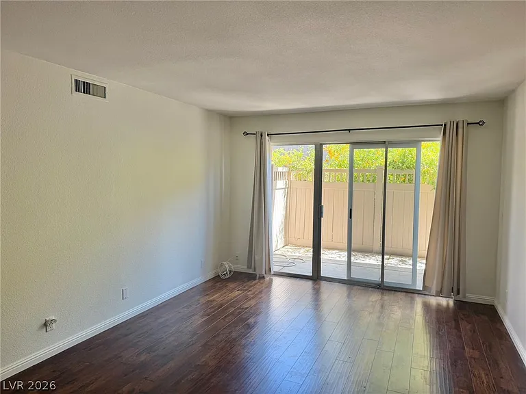 650 Oakmont Ave #2113 — Photo 2