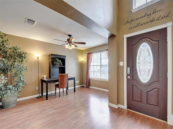 4th image of 411 Meadow Park Dr