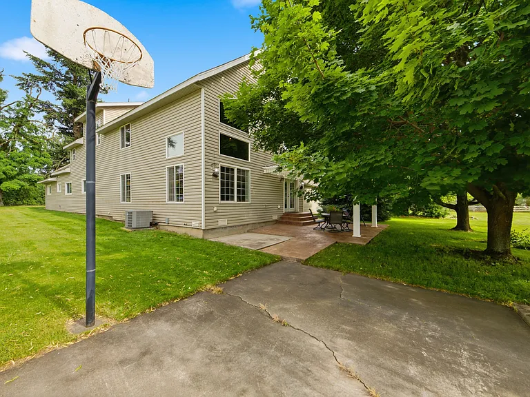 2635 N Meyer Rd — Photo 37