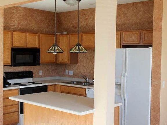 2nd image of 3560 Abercrombie Ln