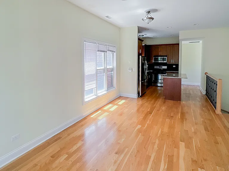2328 N Greenview Ave #3 — Photo 1