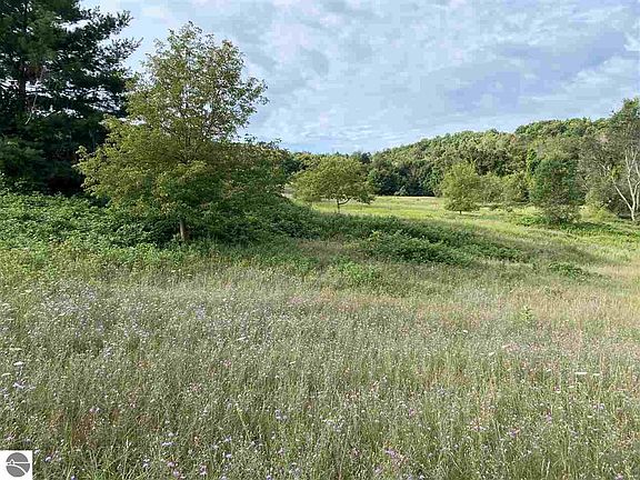 2nd image of W Pitch Apple Ln