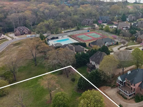 2627 Enclave Bay Dr, Chattanooga, TN 37415