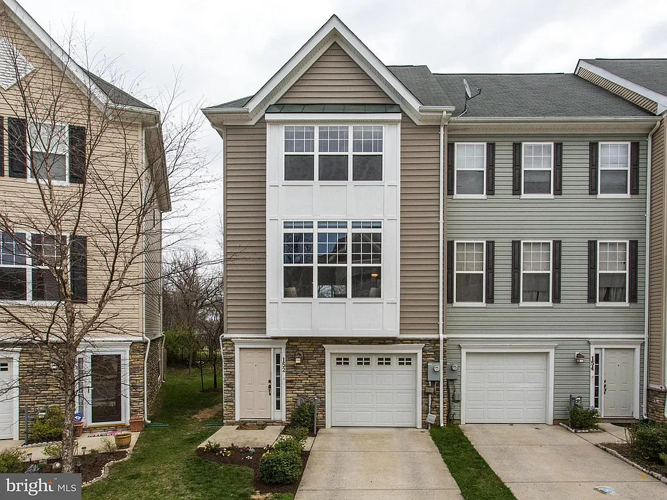 152 Moore Dr #1