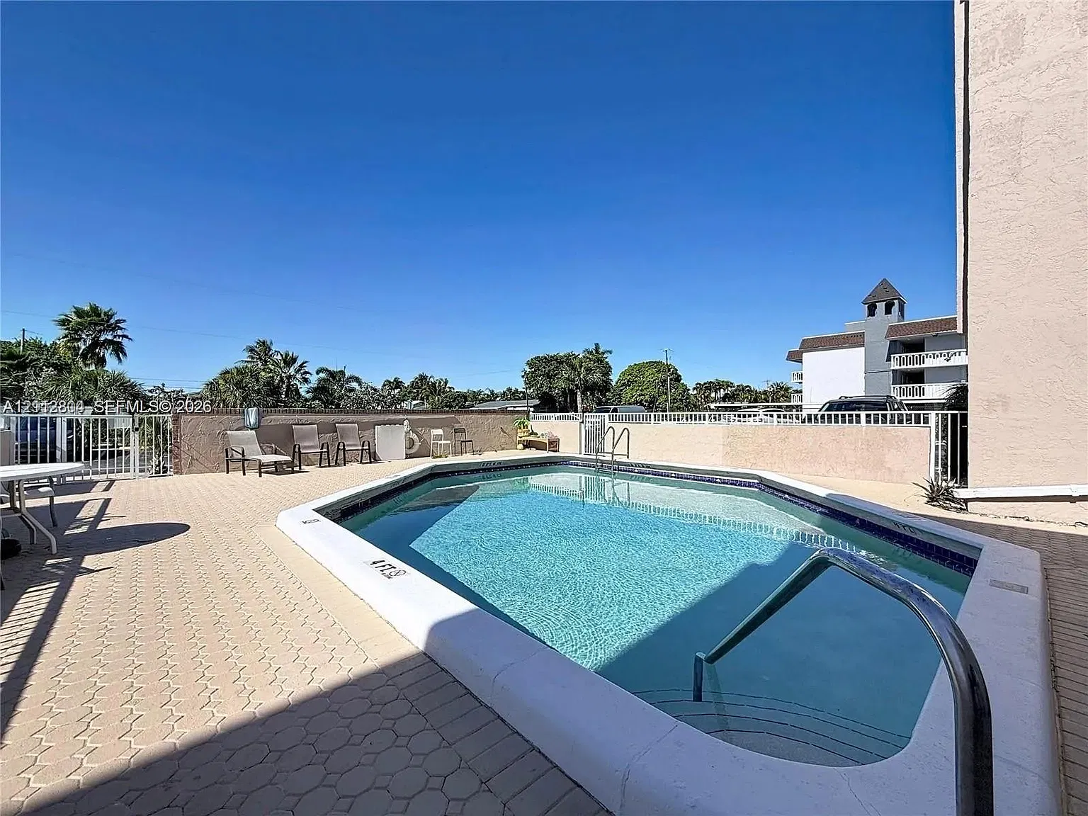 Porto Fino Gardens Condo — Photo 2
